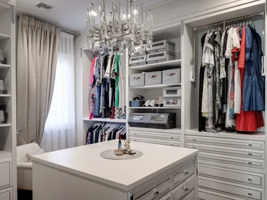 h_CHICAGO-NORTH-SHORE-Walk-in-wardrobe-Martini-Interiors-487753-rel809aa763.jpg